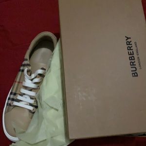 Burberry women shoes size 7